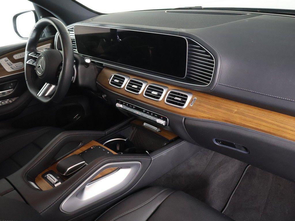 Mercedes-Benz GLS view 33