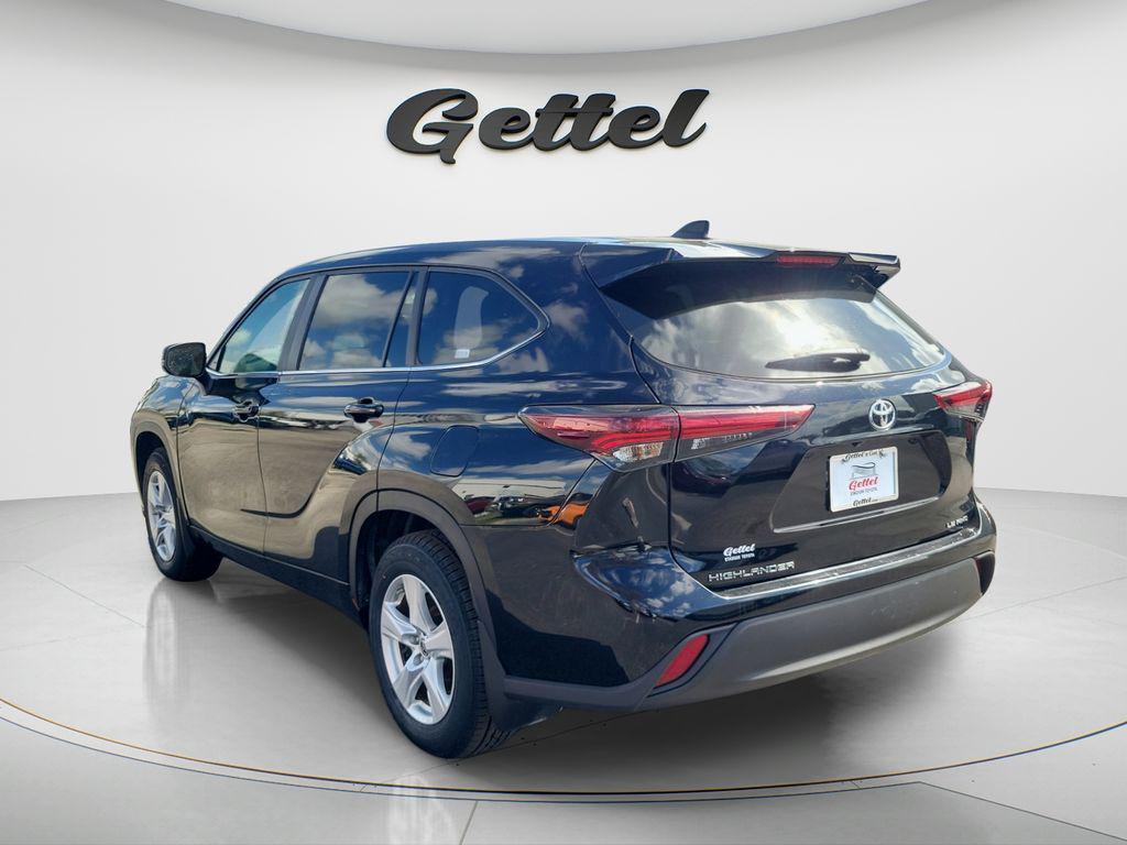 used 2024 Toyota Highlander car, priced at $31,019