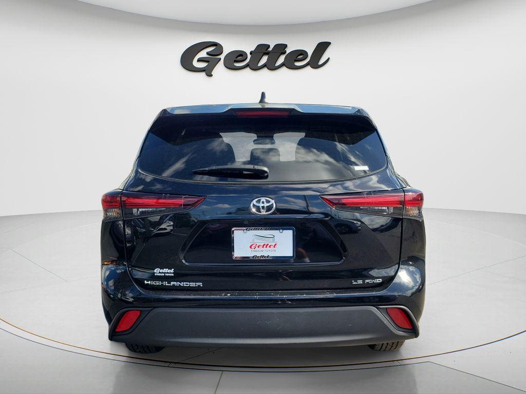 used 2024 Toyota Highlander car, priced at $31,019