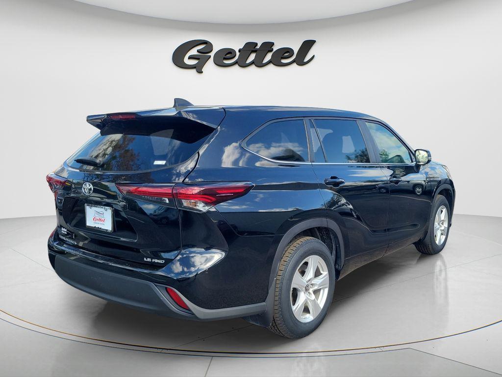 used 2024 Toyota Highlander car, priced at $31,019