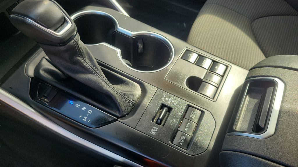 used 2024 Toyota Highlander car, priced at $31,019