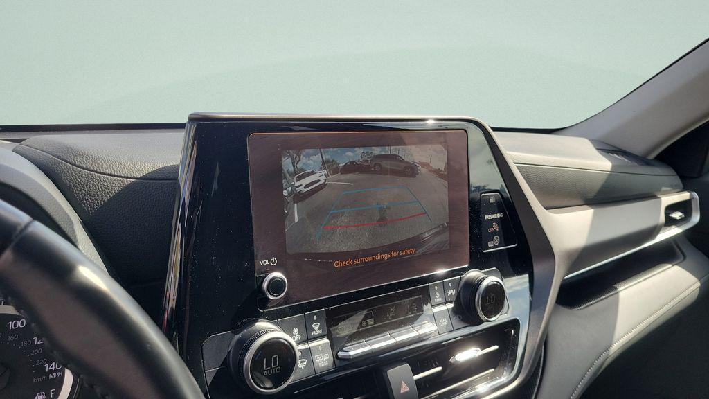 used 2024 Toyota Highlander car, priced at $31,019