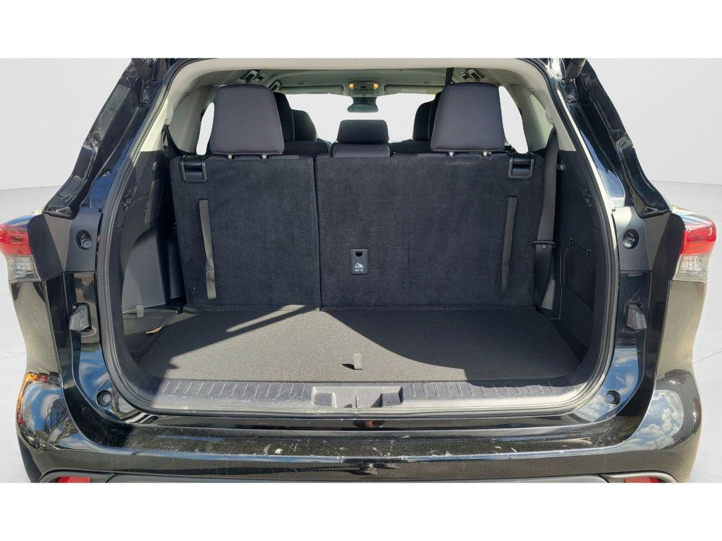 used 2024 Toyota Highlander car, priced at $31,019