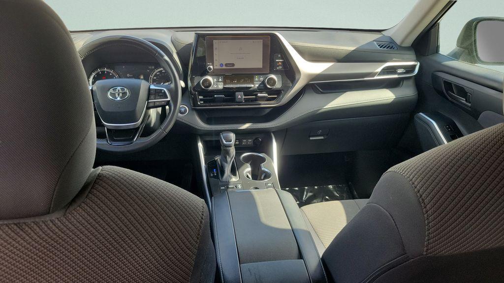 used 2024 Toyota Highlander car, priced at $31,019