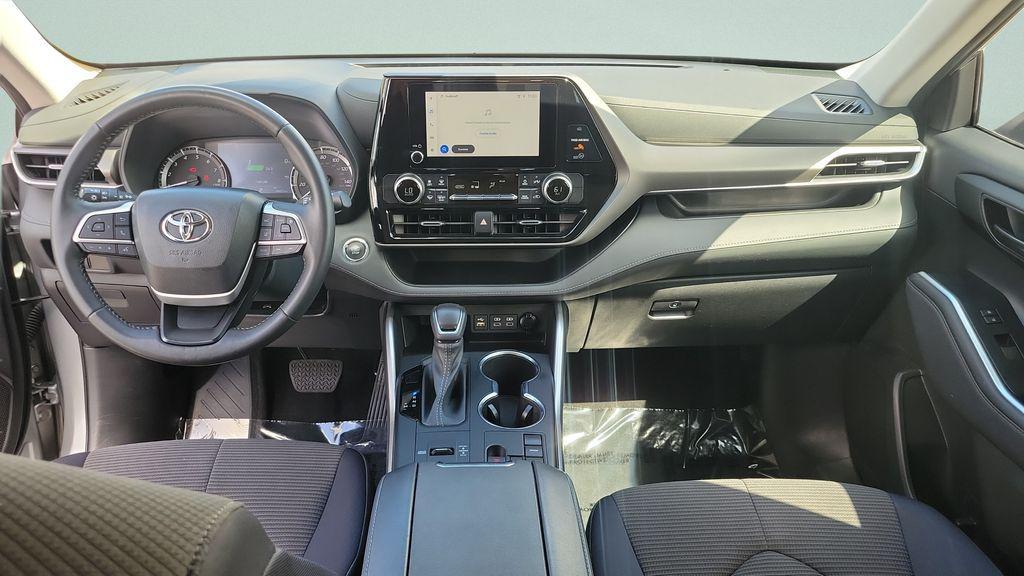 used 2023 Toyota Highlander car, priced at $32,862