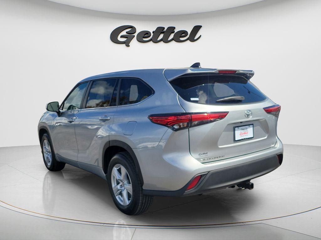 used 2023 Toyota Highlander car, priced at $32,862