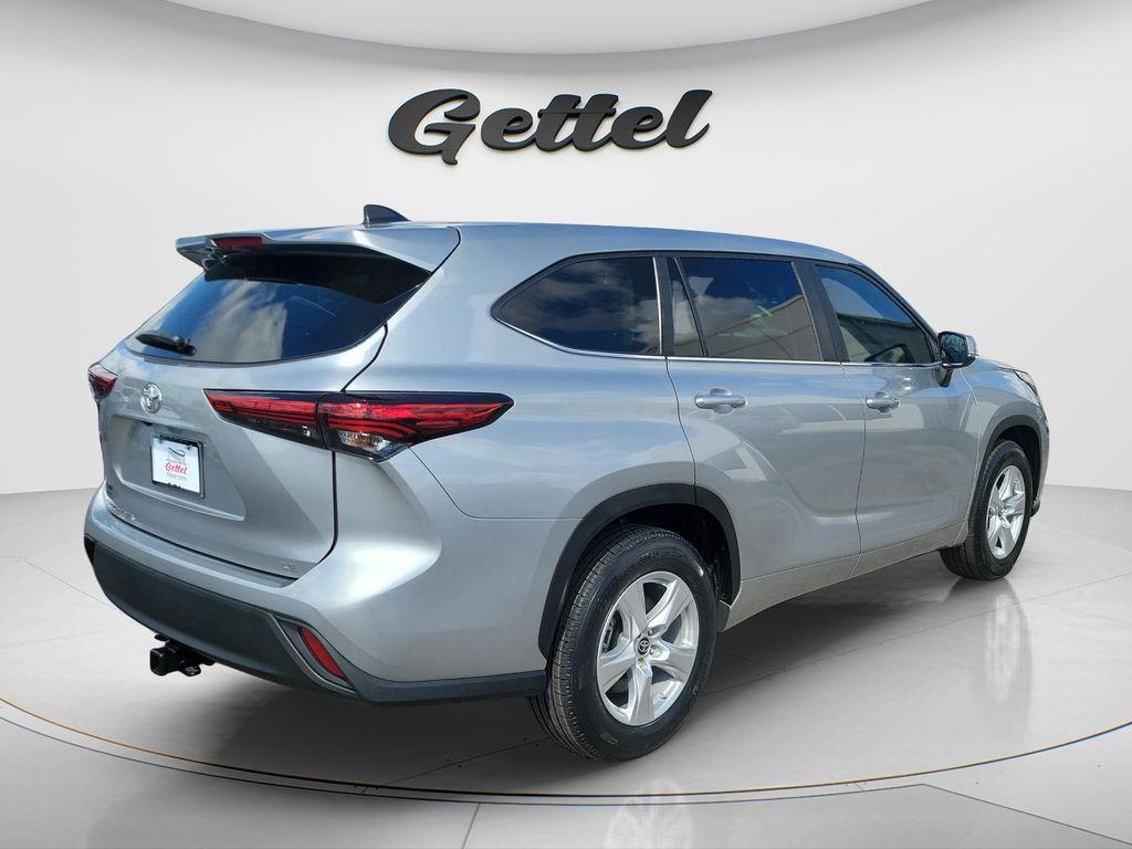 used 2023 Toyota Highlander car, priced at $32,862