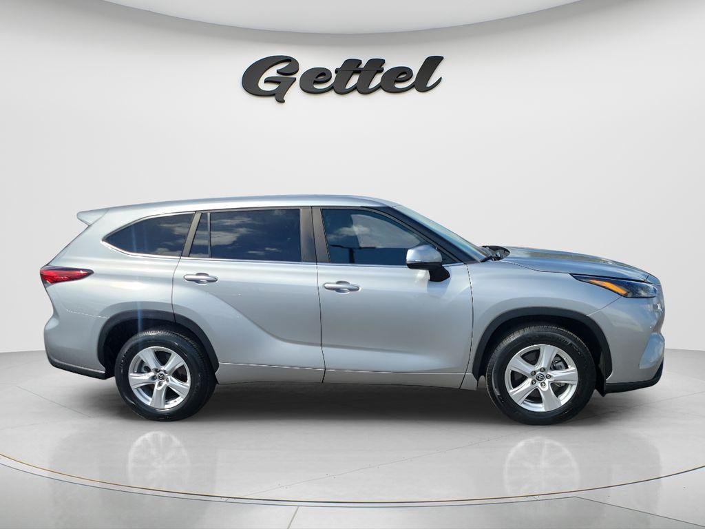 used 2023 Toyota Highlander car, priced at $32,862