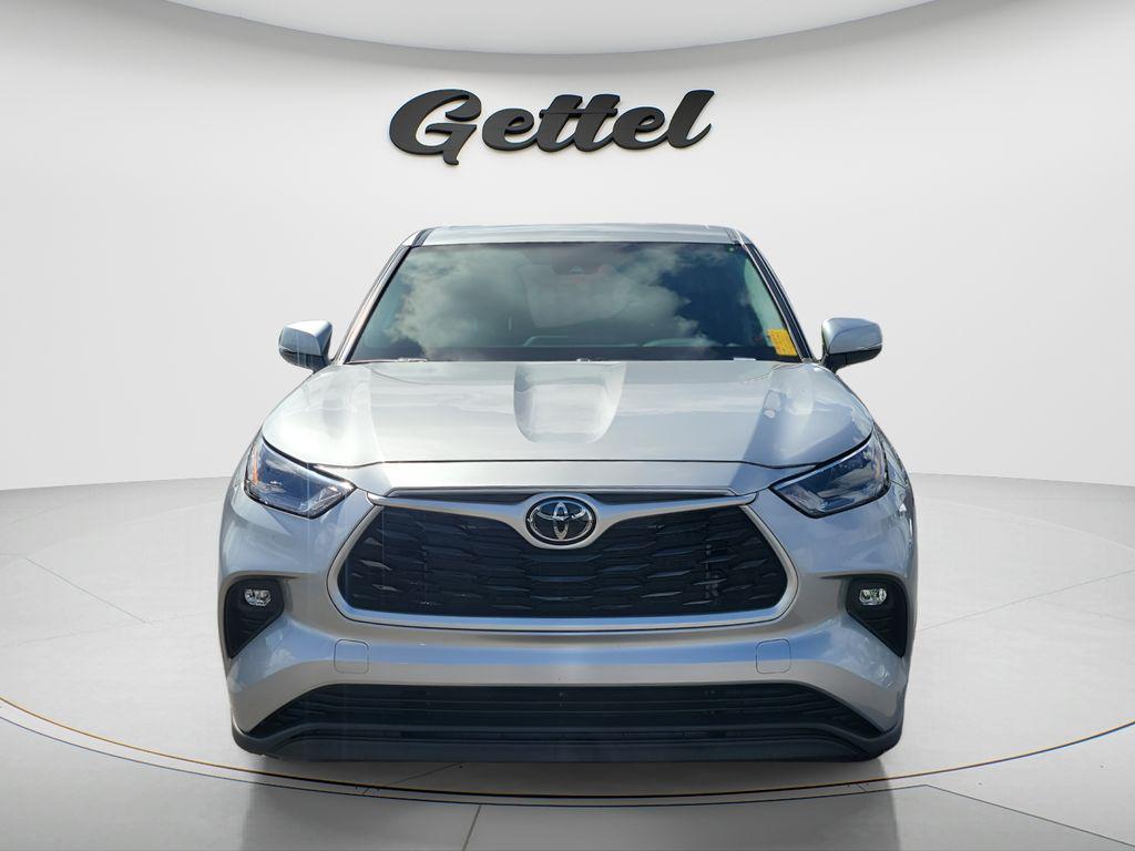 used 2023 Toyota Highlander car, priced at $32,862