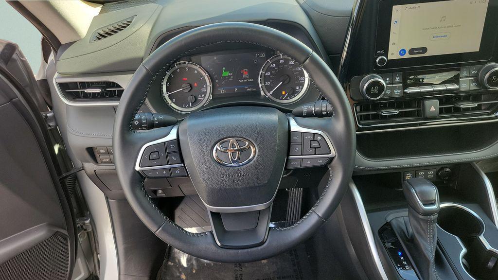 used 2023 Toyota Highlander car, priced at $32,862