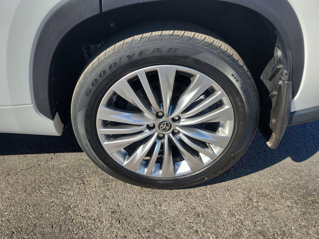 used 2023 Toyota Highlander car, priced at $36,130