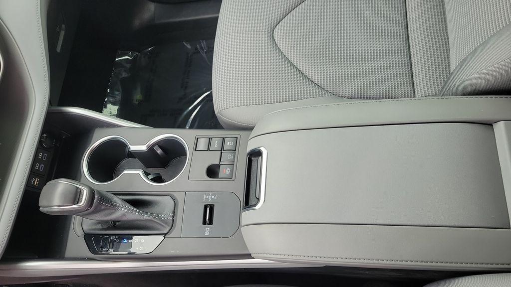 used 2023 Toyota Highlander car, priced at $30,918