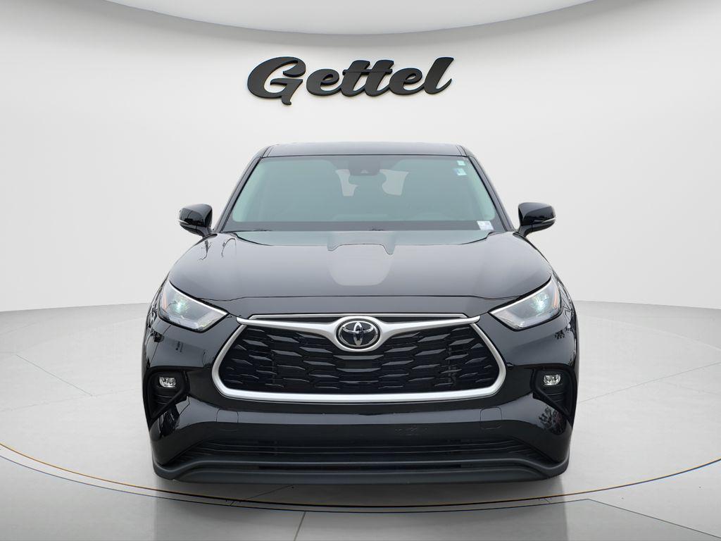 used 2023 Toyota Highlander car, priced at $30,918