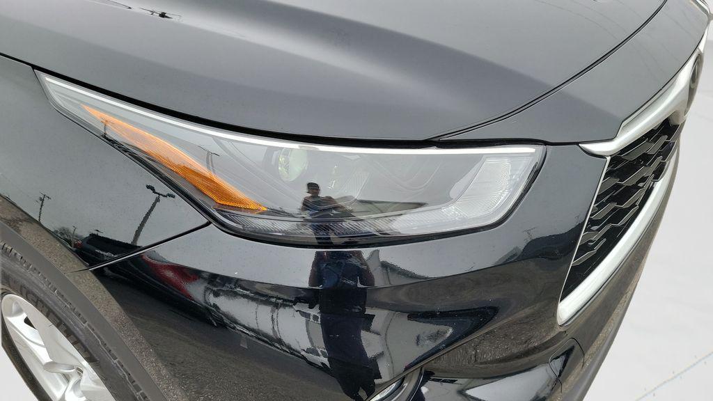 used 2023 Toyota Highlander car, priced at $30,918