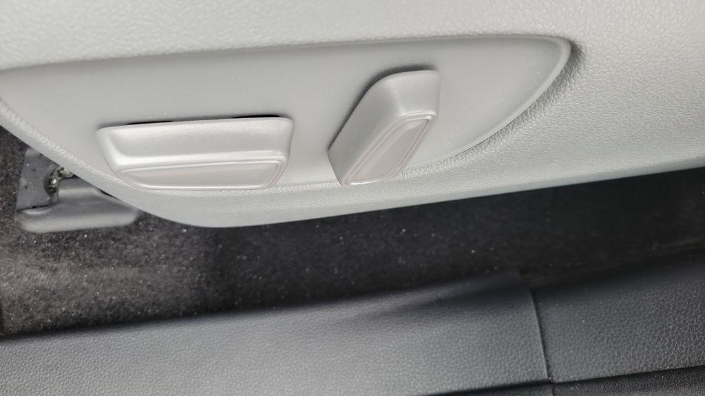 used 2023 Toyota Highlander car, priced at $30,918