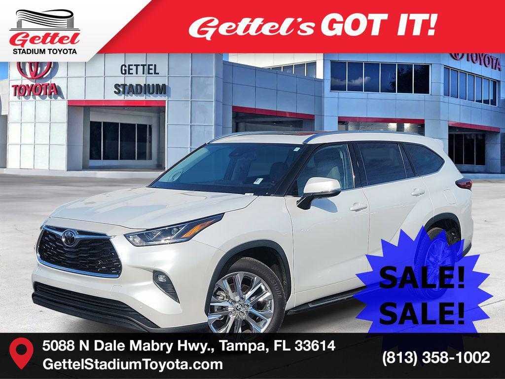 used 2023 Toyota Highlander car, priced at $34,058