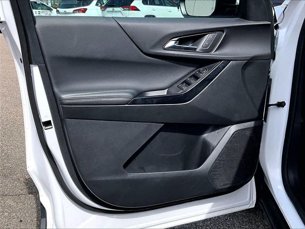 used 2025 Chevrolet Equinox car, priced at $26,924