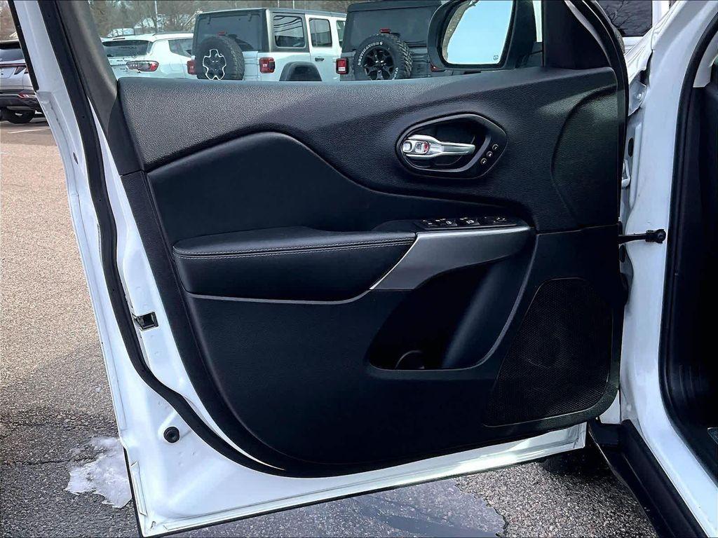 used 2021 Jeep Cherokee car, priced at $20,111