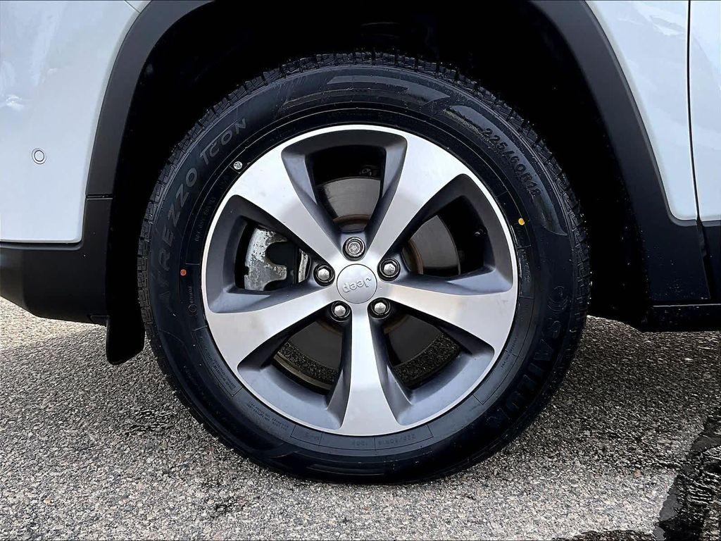 used 2021 Jeep Cherokee car, priced at $20,111