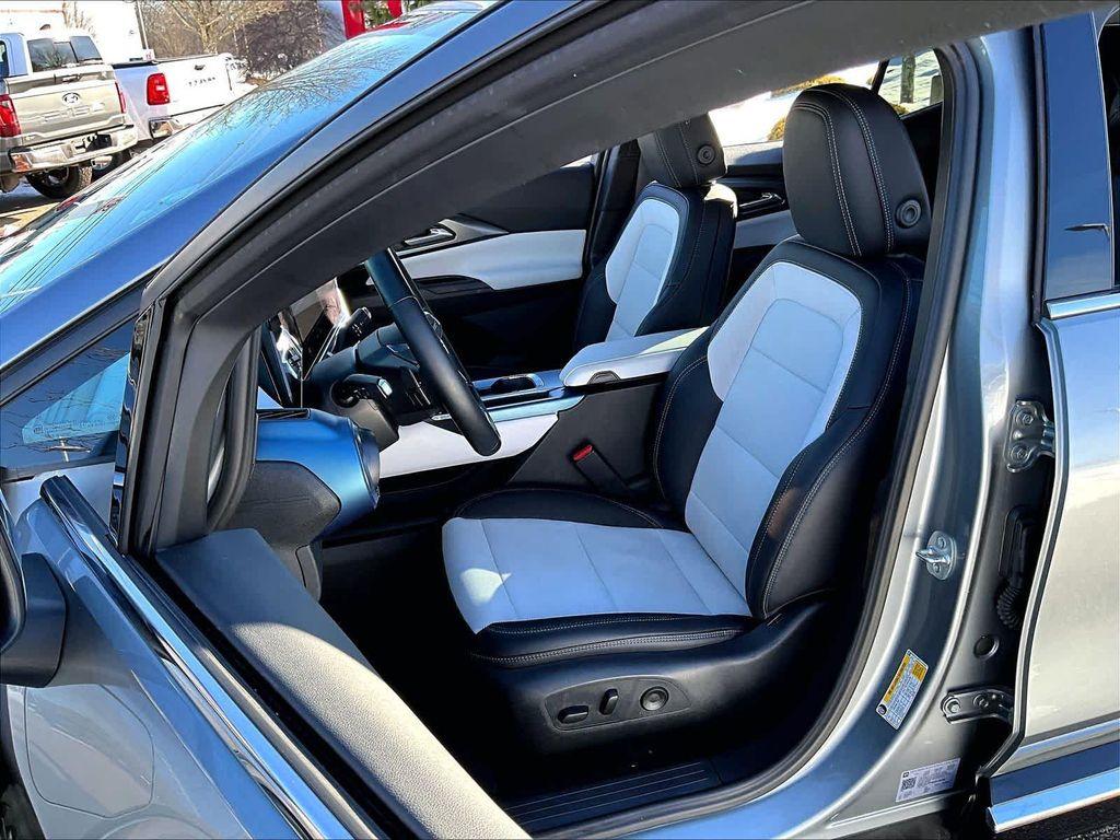 used 2025 Chevrolet Equinox EV car