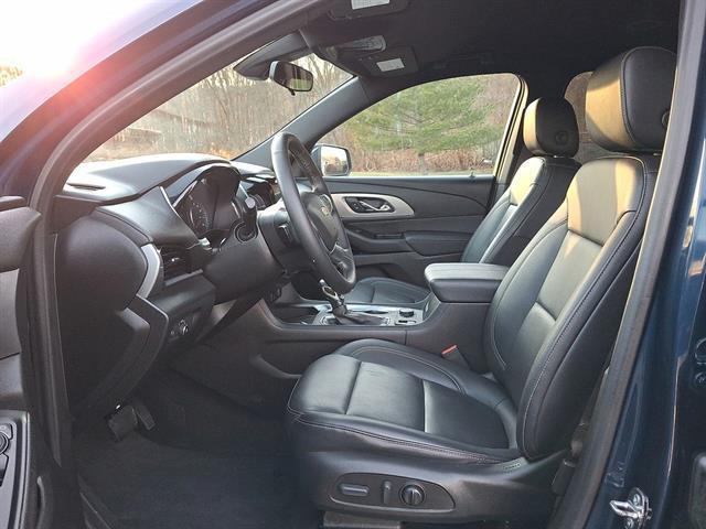 used 2023 Chevrolet Traverse car, priced at $28,998
