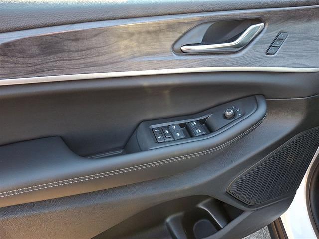 used 2024 Jeep Grand Cherokee car, priced at $37,090