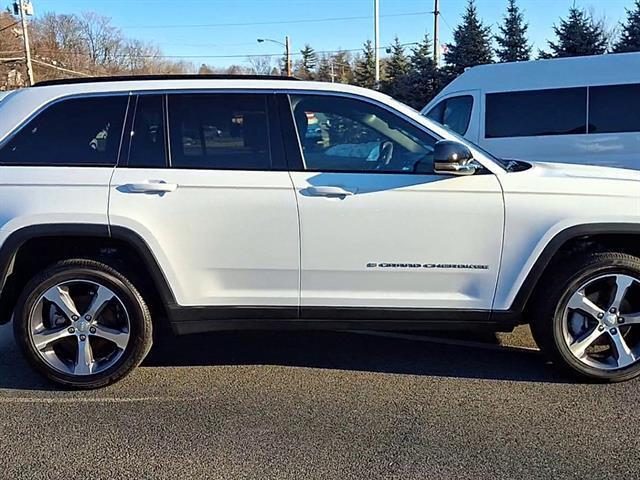 used 2024 Jeep Grand Cherokee car, priced at $37,090