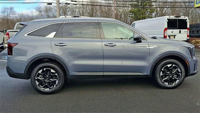used 2025 Kia Sorento car, priced at $31,995