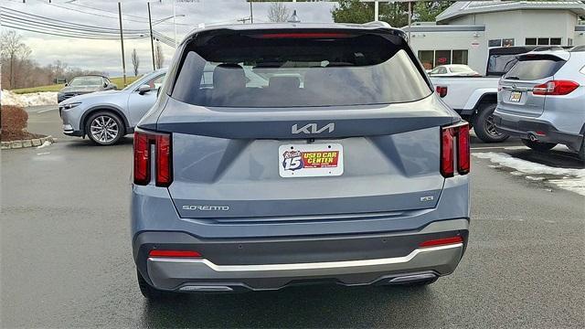 used 2025 Kia Sorento car, priced at $31,995