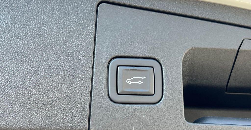 used 2024 Cadillac XT4 car, priced at $30,595