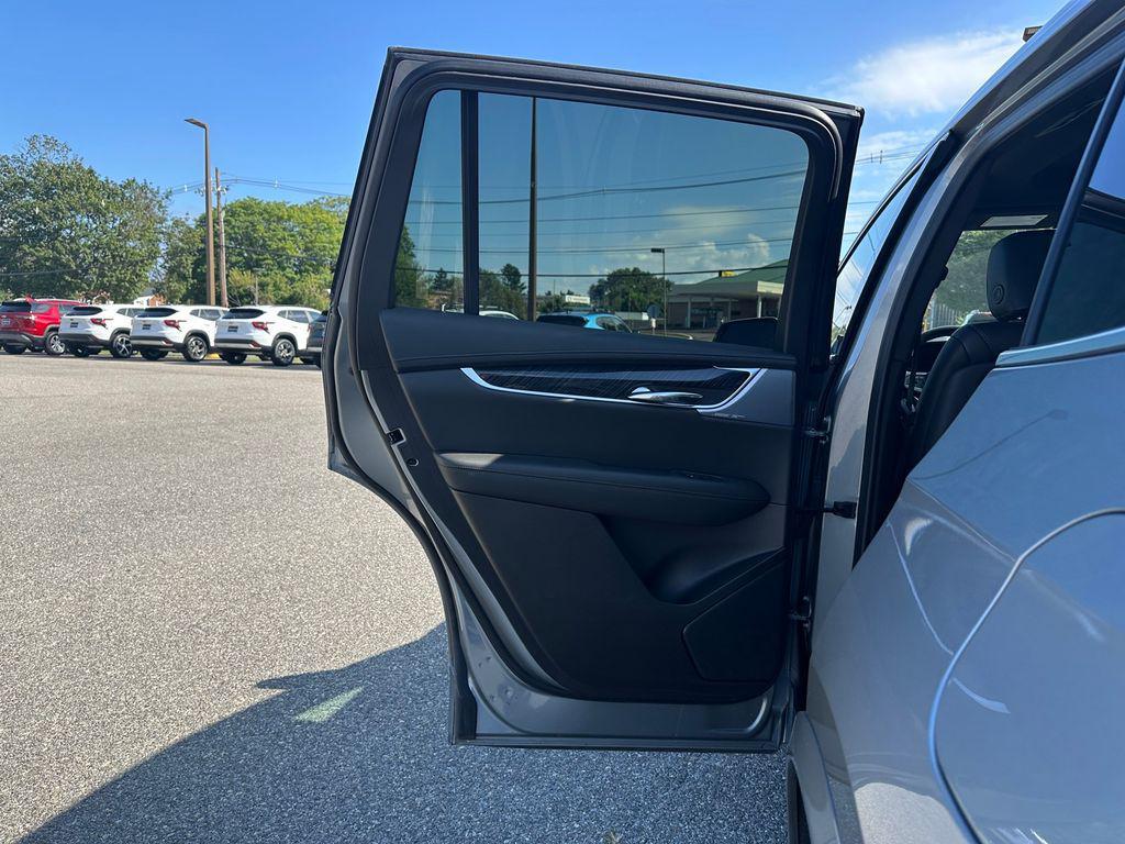 used 2024 Cadillac XT6 car, priced at $42,595