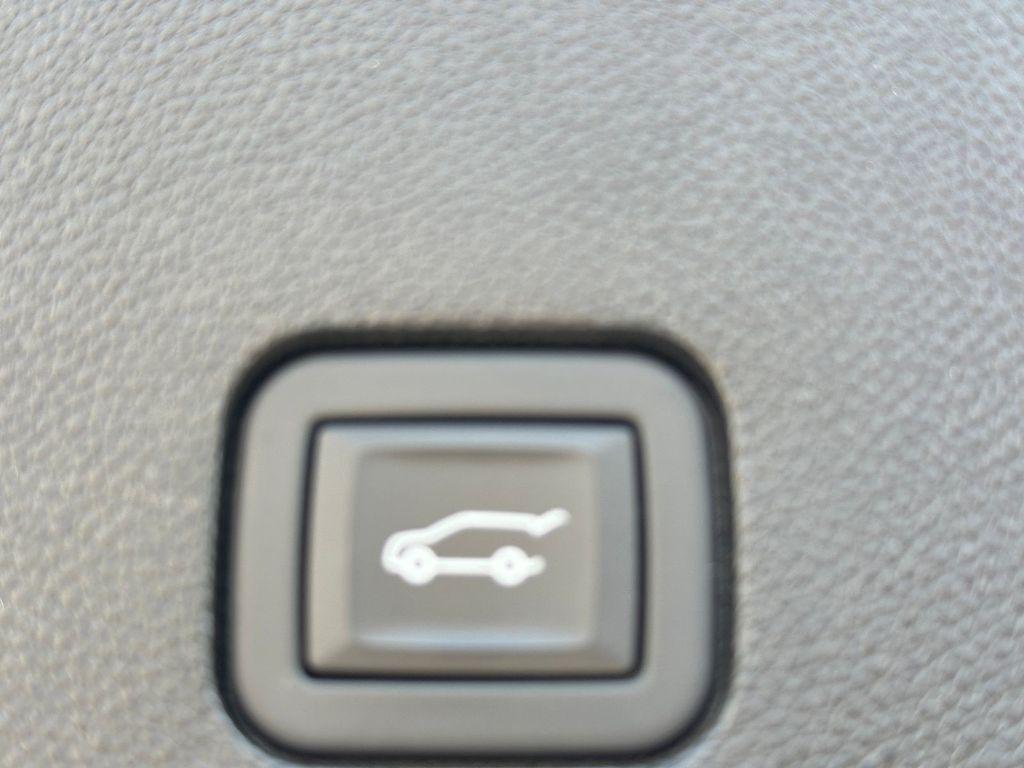 used 2024 Cadillac XT6 car, priced at $42,595