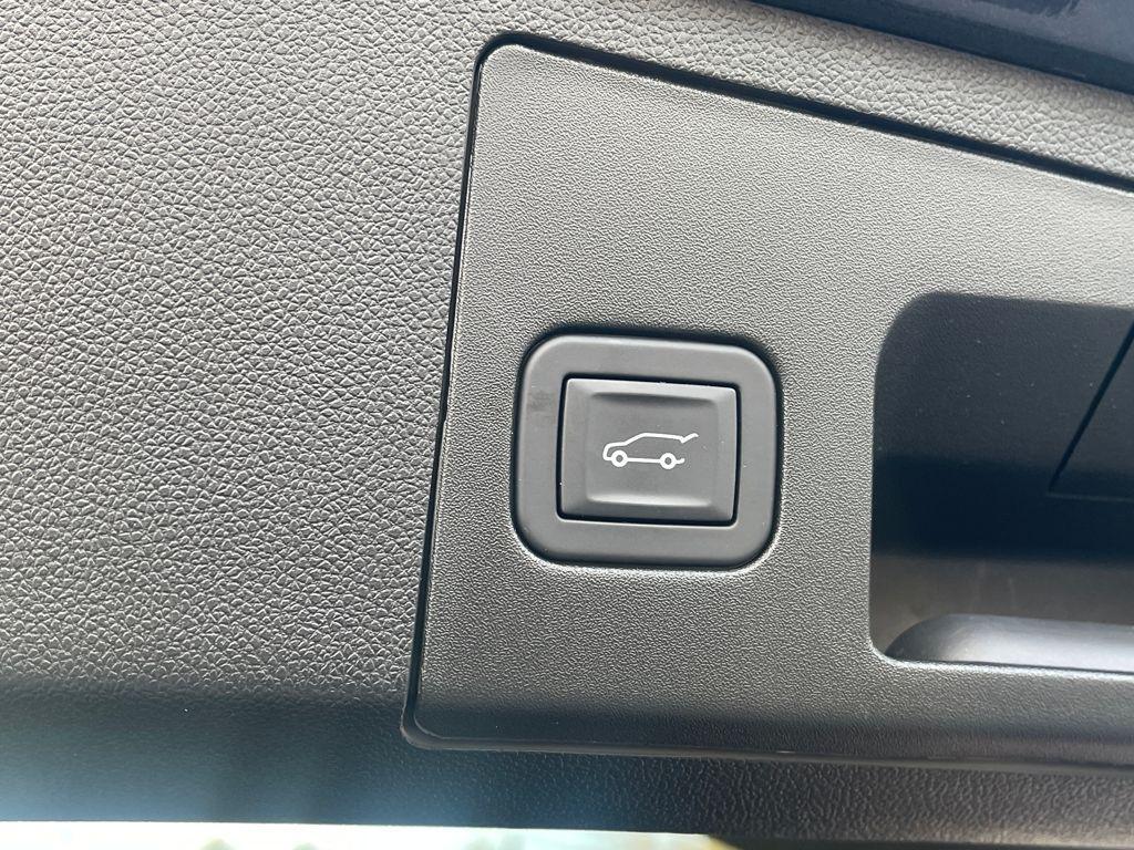 used 2025 Cadillac XT4 car, priced at $33,995