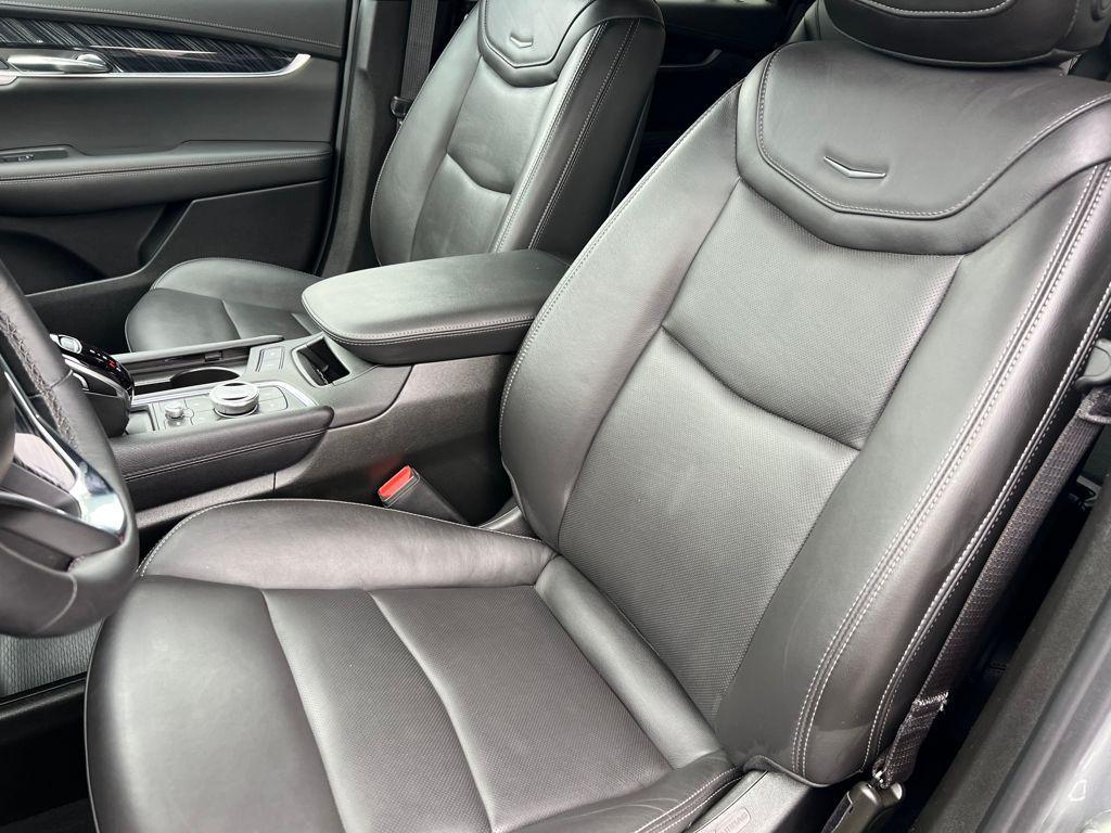 used 2025 Cadillac XT6 car, priced at $45,595