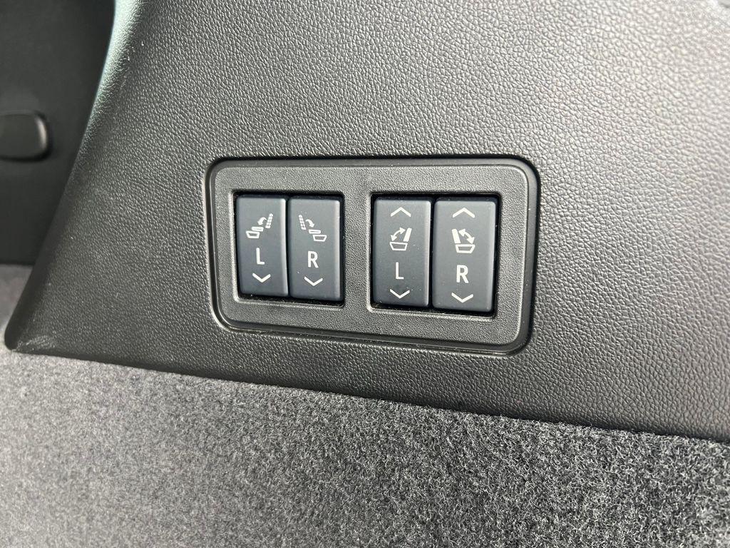 used 2025 Cadillac XT6 car, priced at $45,595