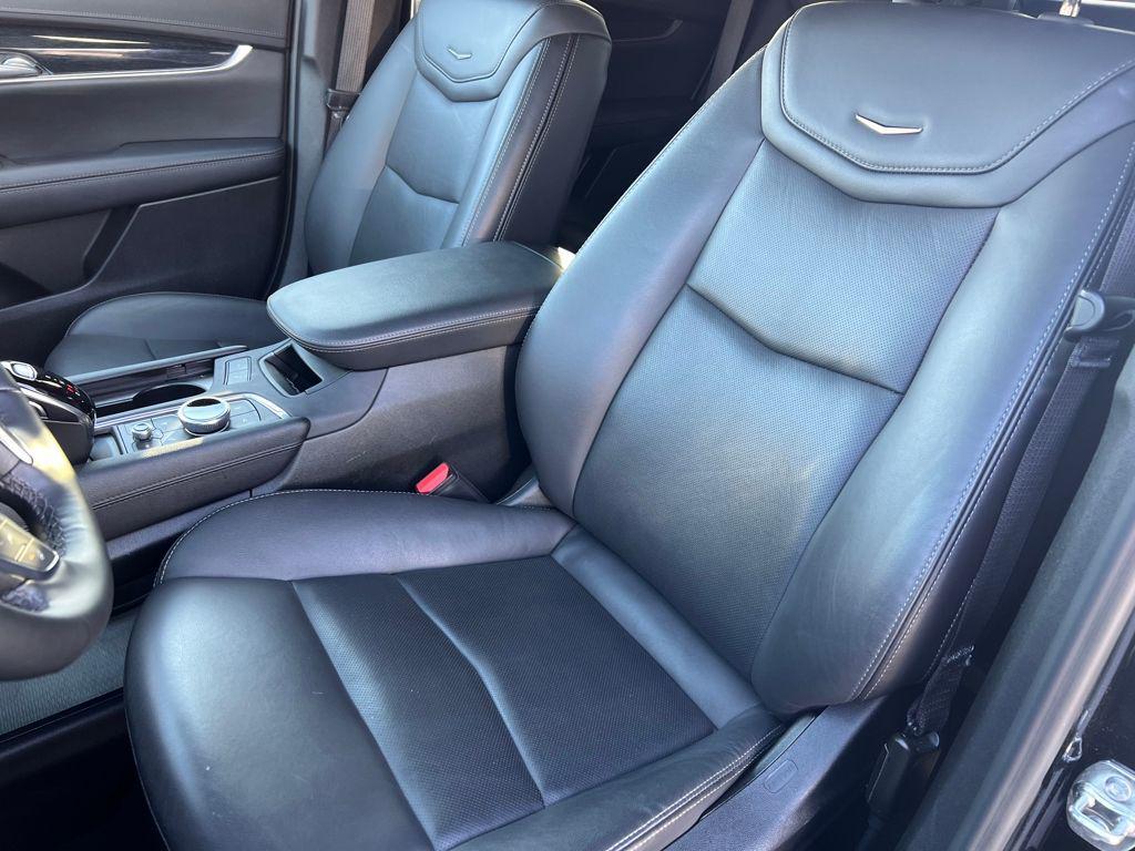 used 2025 Cadillac XT5 car, priced at $39,995