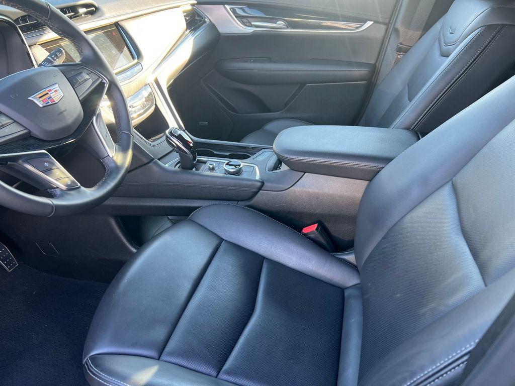 used 2025 Cadillac XT5 car, priced at $39,995