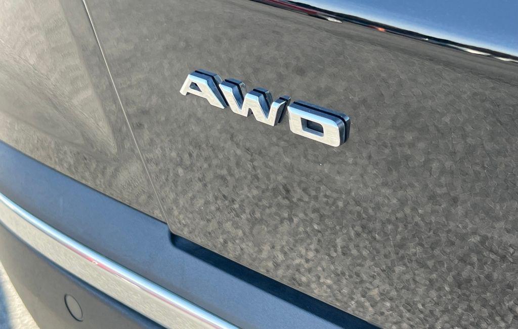 used 2025 Cadillac XT5 car, priced at $39,995