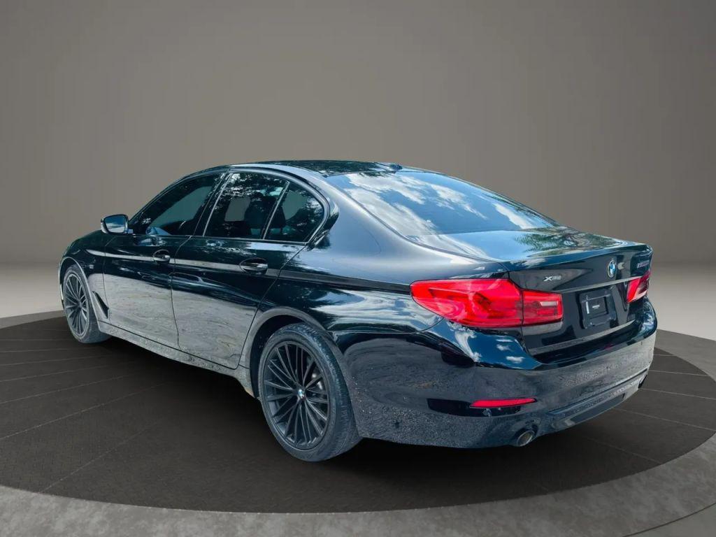 BMW 5 Series view 3