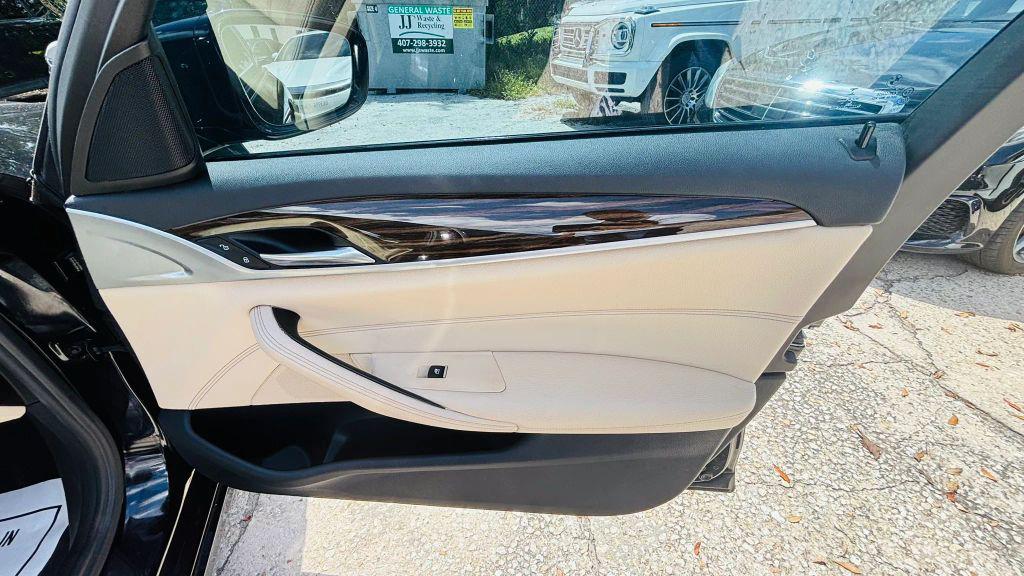 BMW 5 Series view 14