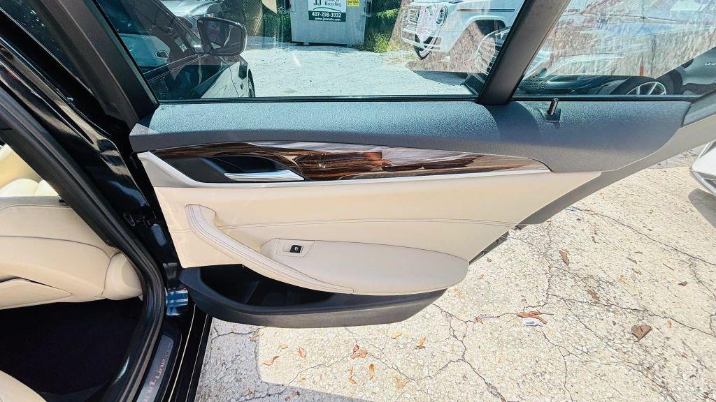 BMW 5 Series view 13