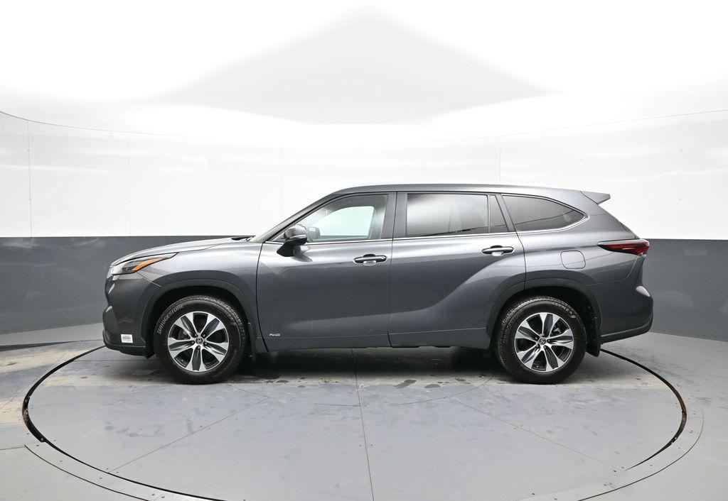 used 2025 Toyota Highlander Hybrid car, priced at $49,000