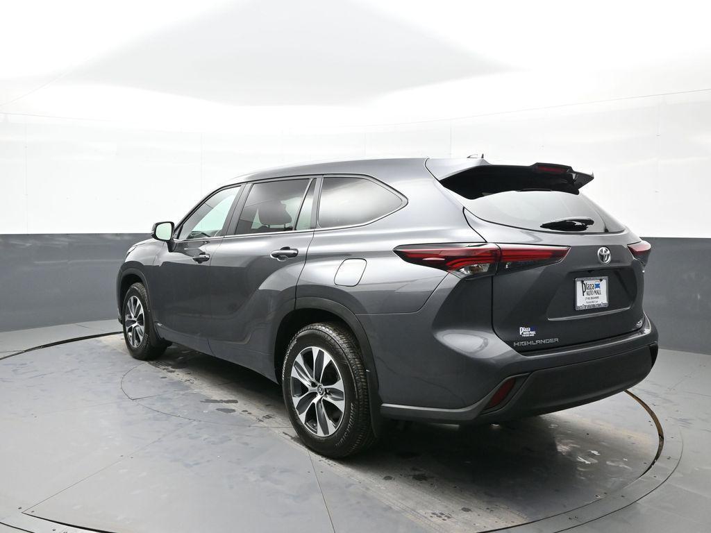 used 2025 Toyota Highlander Hybrid car, priced at $49,000