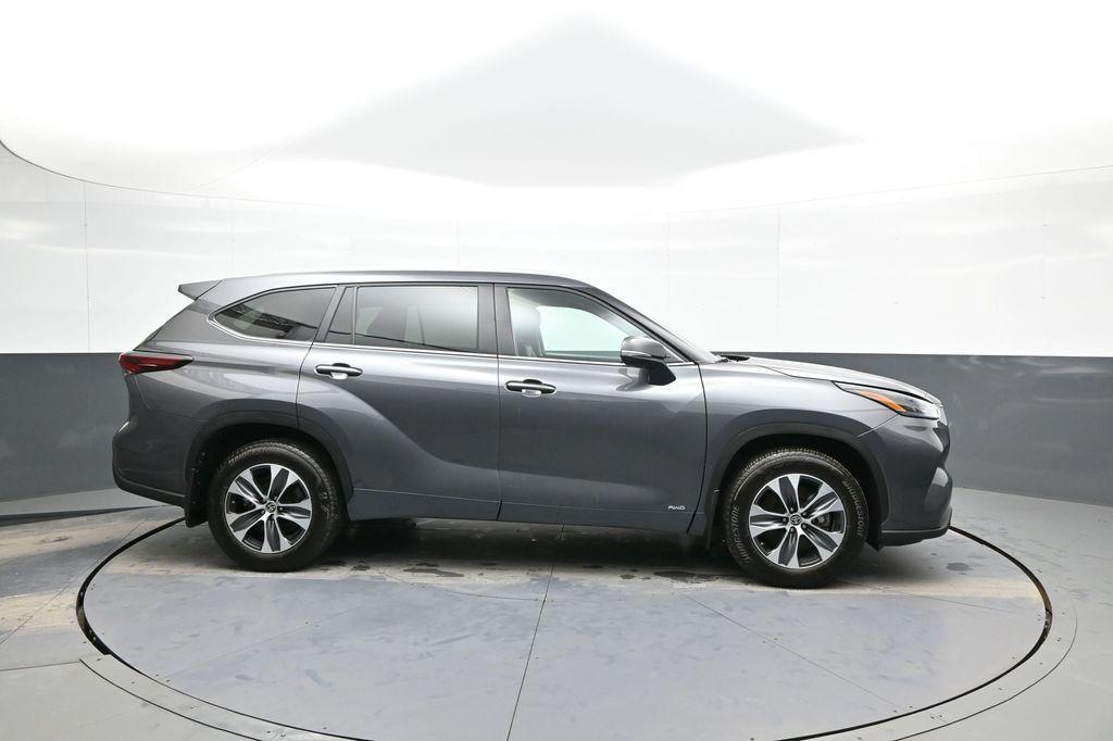 used 2025 Toyota Highlander Hybrid car, priced at $49,000