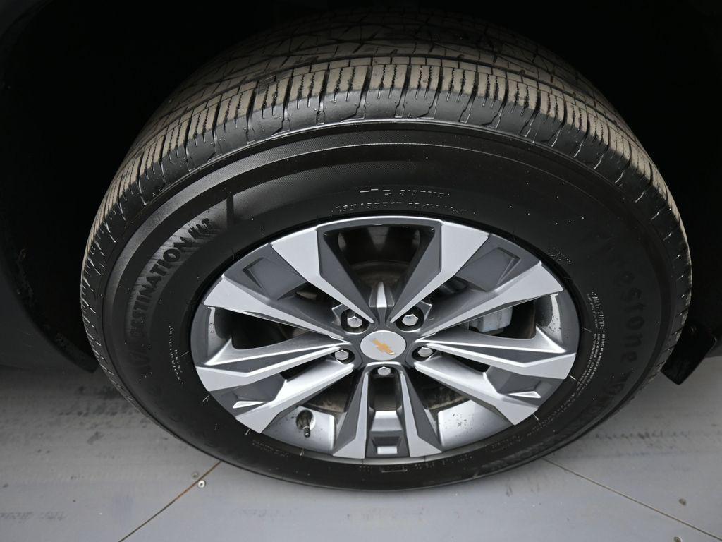 used 2025 Chevrolet Equinox car, priced at $23,300