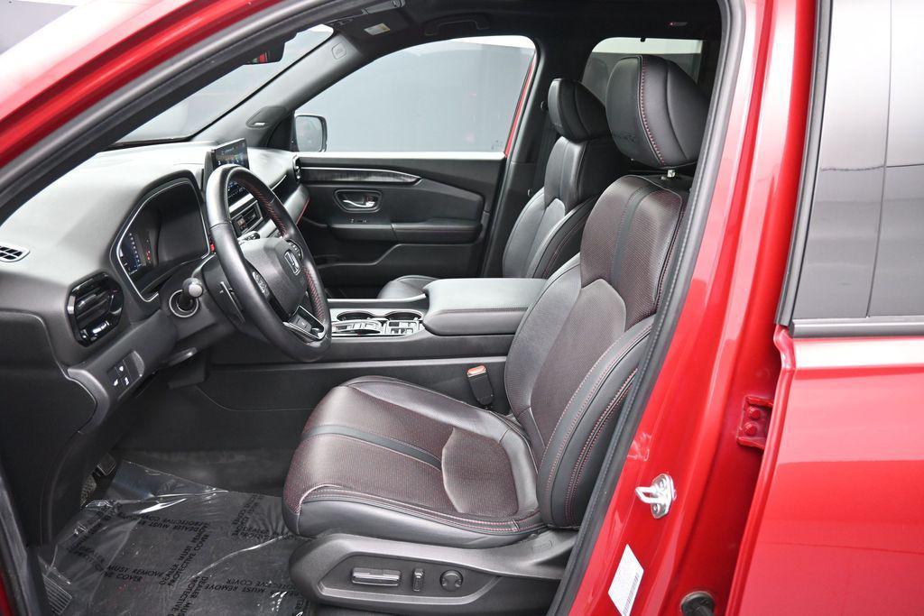 used 2025 Honda Pilot car, priced at $45,900