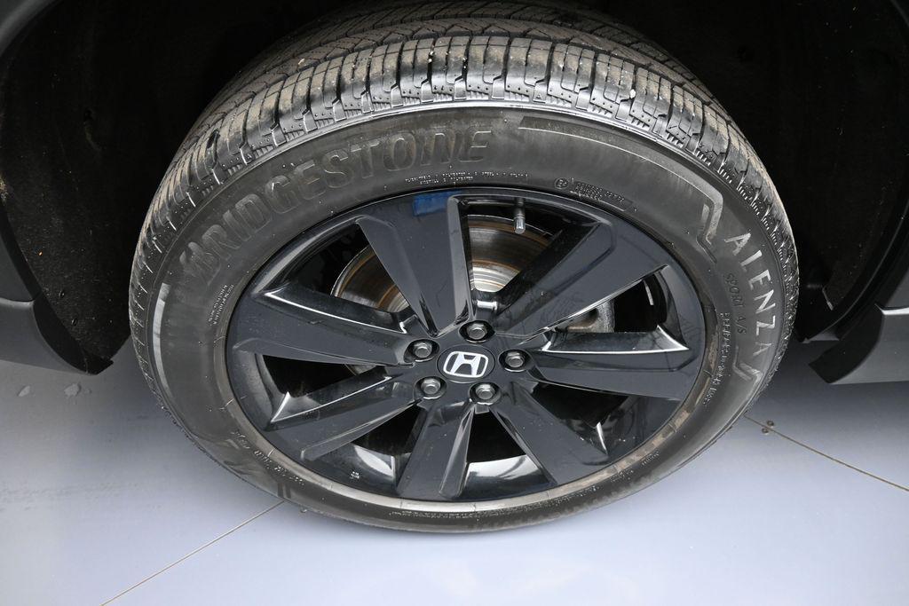 used 2025 Honda Pilot car, priced at $45,900