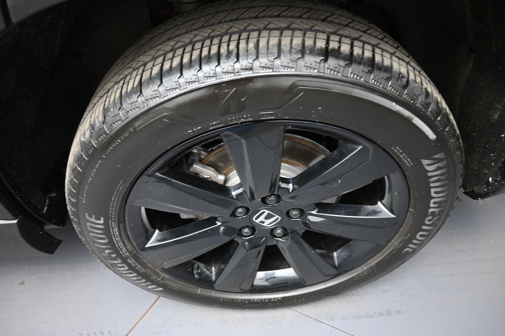 used 2025 Honda Pilot car, priced at $45,900