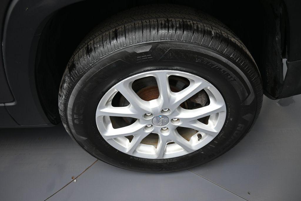 used 2015 Jeep Cherokee car, priced at $9,500