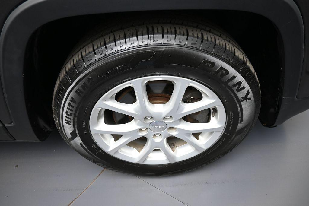 used 2015 Jeep Cherokee car, priced at $9,500